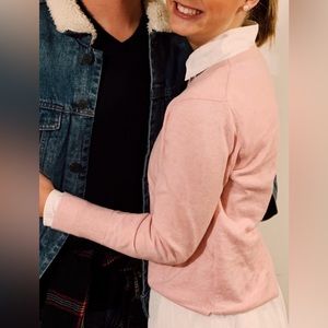 Bubblegum pink colored sweater, lightweight material. Women’s size S